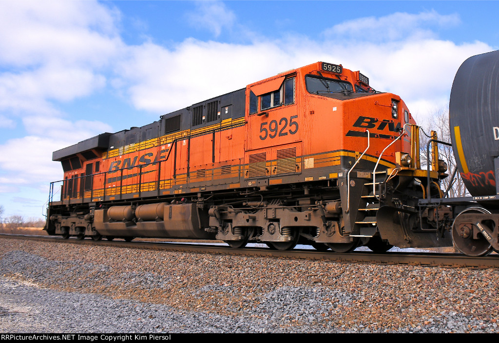 BNSF 5925 Pusher